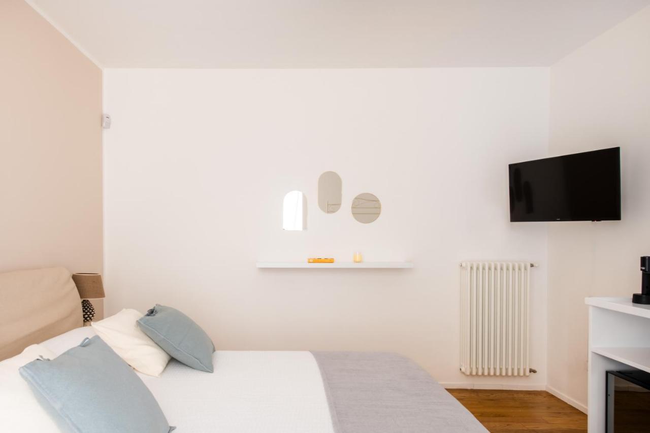 Moncada & Bed & Breakfast 2*